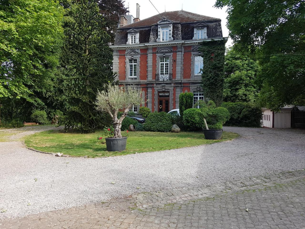 Château Lambert Hotel-Resto-Parking-Shuttle, a 1 ha green Oasis at 8 min from CRL Airport without any noise Charleroi Exterior foto