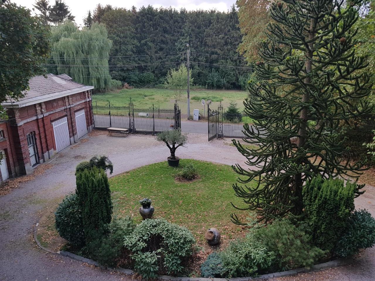 Château Lambert Hotel-Resto-Parking-Shuttle, a 1 ha green Oasis at 8 min from CRL Airport without any noise Charleroi Exterior foto