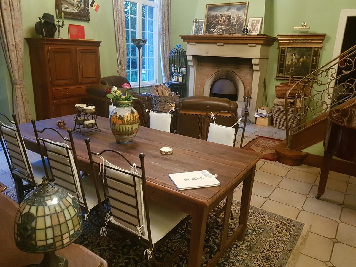Château Lambert Hotel-Resto-Parking-Shuttle, a 1 ha green Oasis at 8 min from CRL Airport without any noise Charleroi Exterior foto