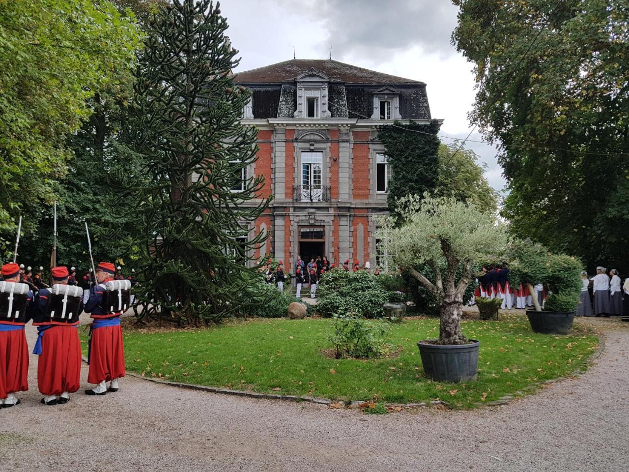 Château Lambert Hotel-Resto-Parking-Shuttle, a 1 ha green Oasis at 8 min from CRL Airport without any noise Charleroi Exterior foto