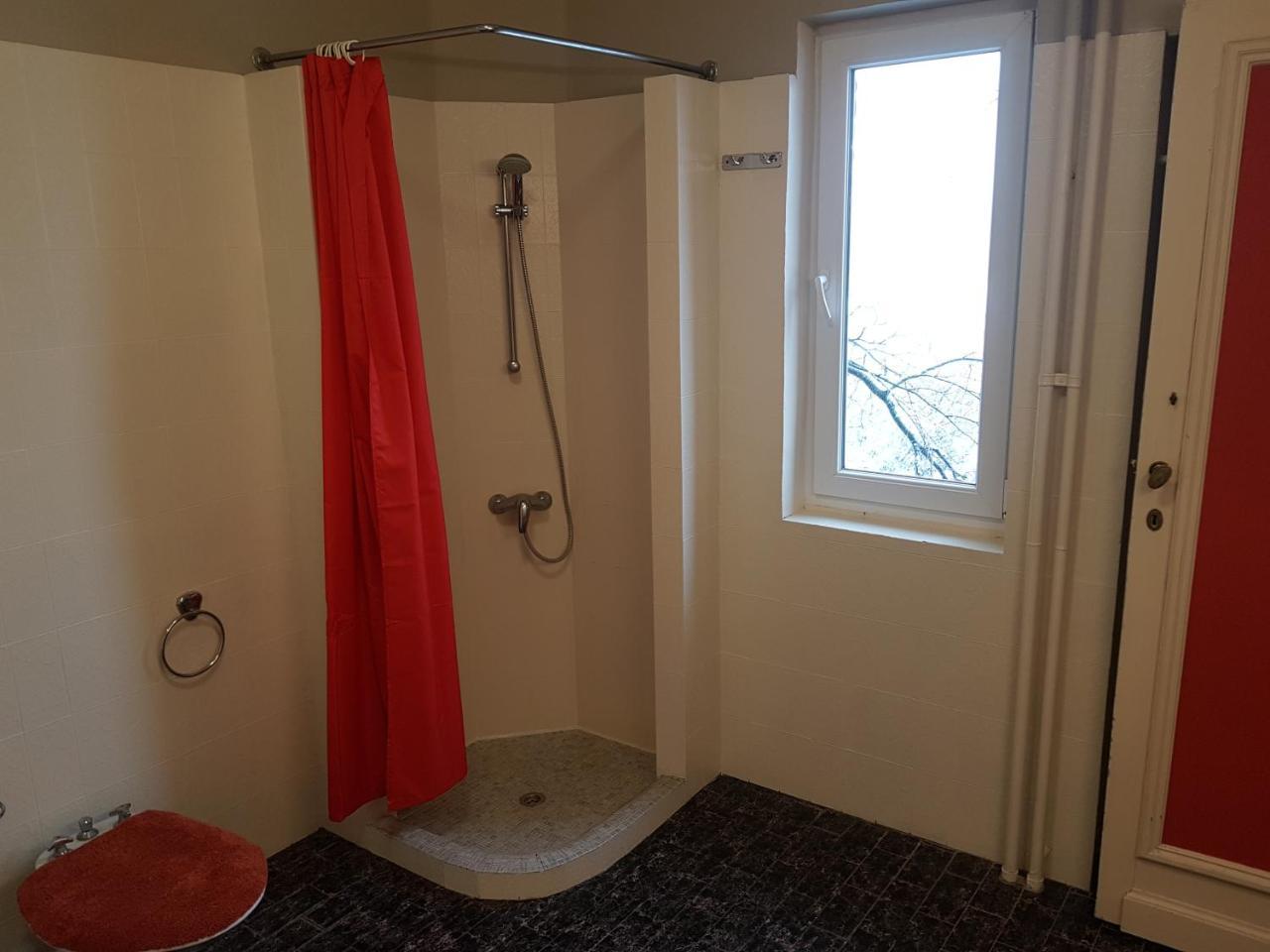 Château Lambert Hotel-Resto-Parking-Shuttle, a 1 ha green Oasis at 8 min from CRL Airport without any noise Charleroi Exterior foto