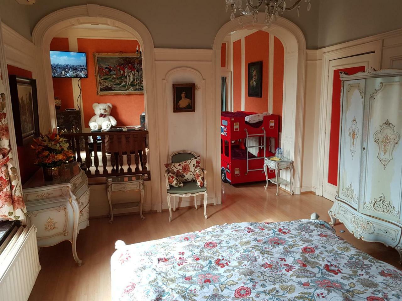 Château Lambert Hotel-Resto-Parking-Shuttle, a 1 ha green Oasis at 8 min from CRL Airport without any noise Charleroi Exterior foto