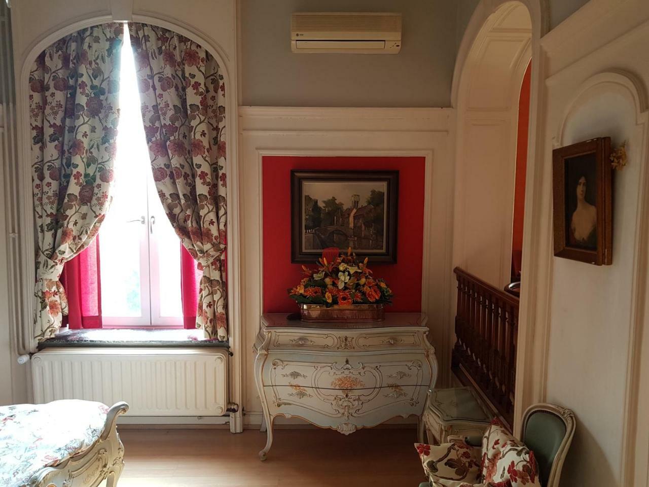 Château Lambert Hotel-Resto-Parking-Shuttle, a 1 ha green Oasis at 8 min from CRL Airport without any noise Charleroi Exterior foto