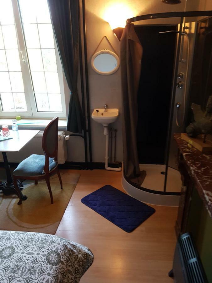 Château Lambert Hotel-Resto-Parking-Shuttle, a 1 ha green Oasis at 8 min from CRL Airport without any noise Charleroi Exterior foto