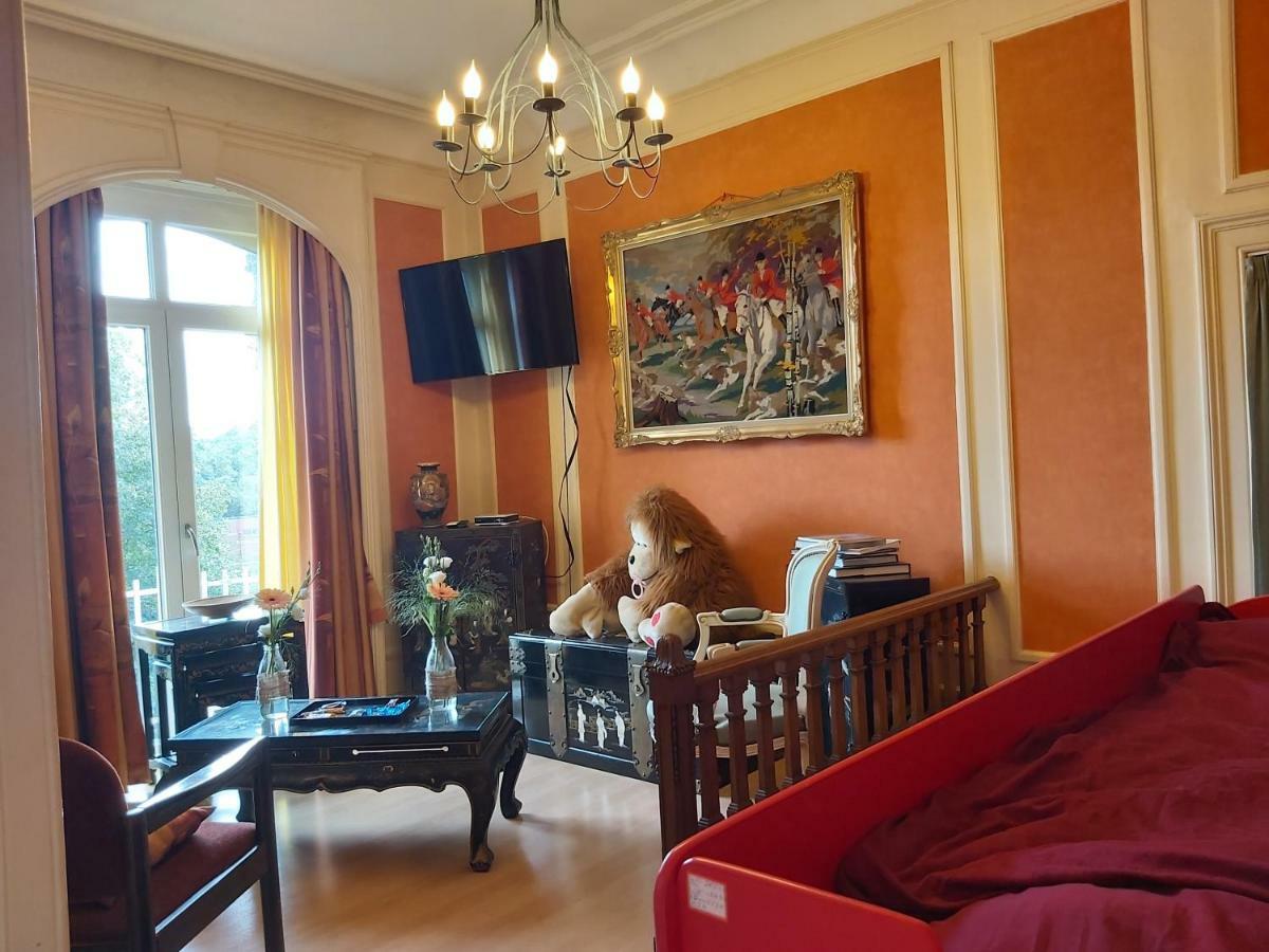 Château Lambert Hotel-Resto-Parking-Shuttle, a 1 ha green Oasis at 8 min from CRL Airport without any noise Charleroi Exterior foto