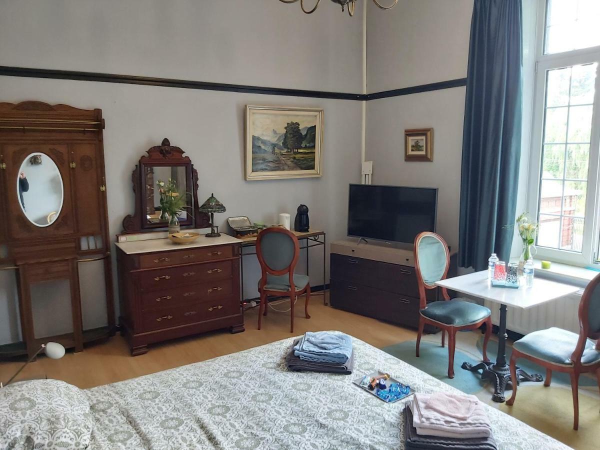 Château Lambert Hotel-Resto-Parking-Shuttle, a 1 ha green Oasis at 8 min from CRL Airport without any noise Charleroi Exterior foto